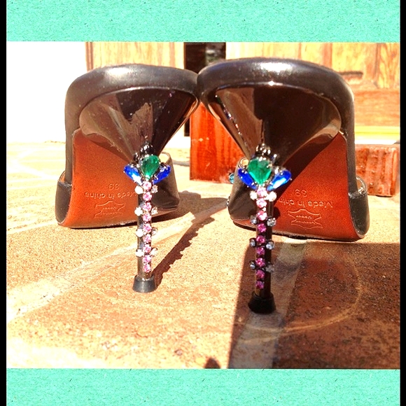 SEXY BLK LTHR MULES w/ BEADWORK & CRYSTAL ACCENTS - Picture 4 of 4